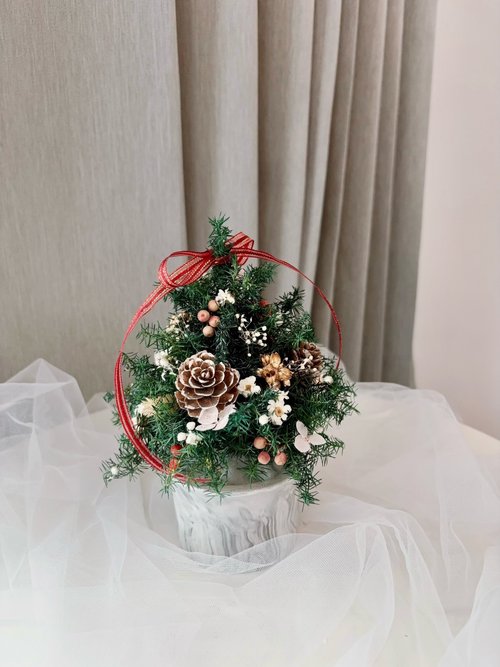花天使 Floral.angelia 永生花｜不凋花｜乾燥花｜生活美學 北歐風永生雪松聖誕樹 手提禮盒卡片 給你長存的溫暖節日氛圍