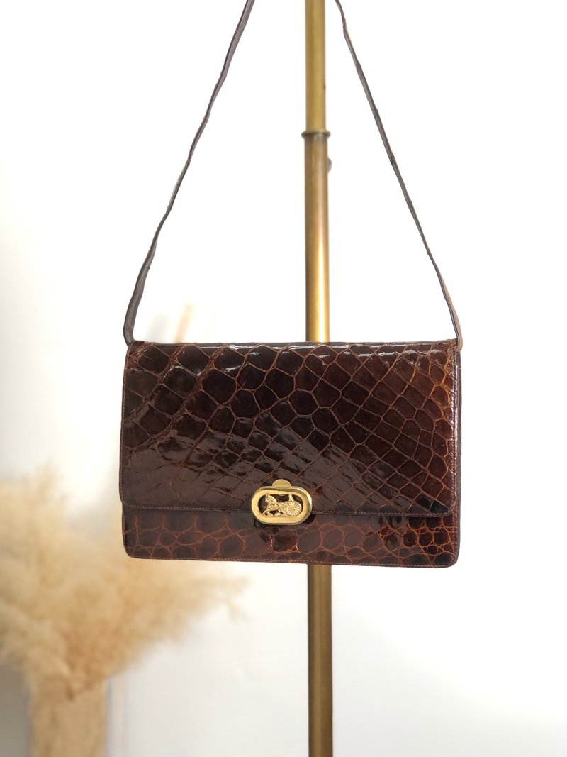 【 日本直送　名牌中古包 】CELINE セリーヌ ショルダーバッグ ブラウン 馬車 クロコ型押し vintage ヴィンテージ オールド mbbkwr - 側背包/斜背包 - 真皮 咖啡色
