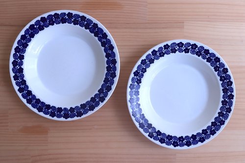 北 欧 の 雑 貨      Nordic Söpö Zakka 二手老件 瑕疵出清特價 芬蘭 Arabia Rypäle葡萄藍花湯盤