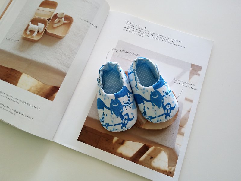 Animal holding hands births and birthday gifts baby shoes - Kids' Shoes - Cotton & Hemp Blue