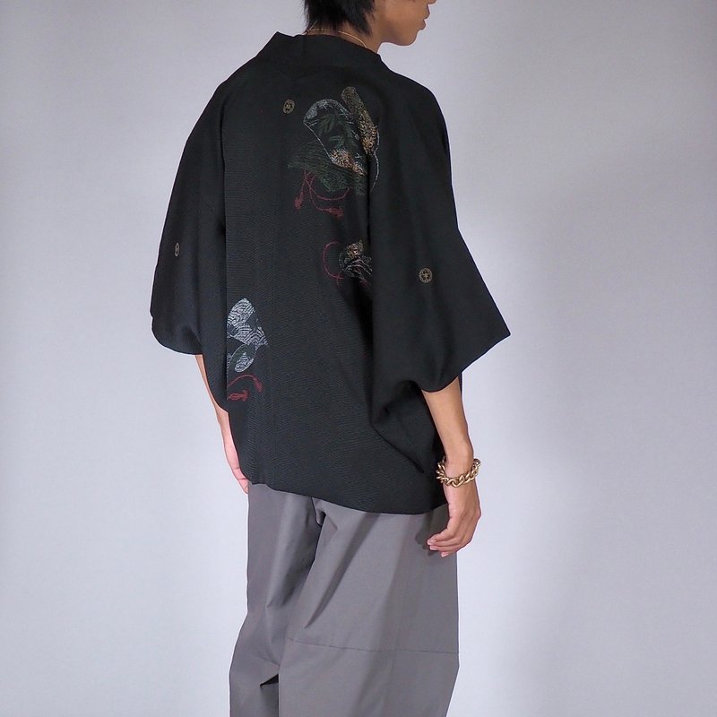 【日本製造】 柔軟絲綢黑色羽織、吉祥圖案、男女皆宜的、禮物 - 女大衣/外套 - 絲．絹 黑色