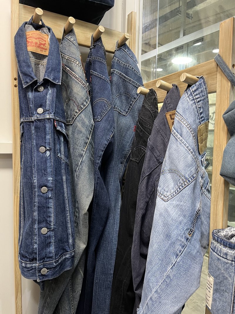 -加購- 使用本店的牌子牛仔褲作為製作材料(vintage) - 後背包/背包/書包 - 其他材質 