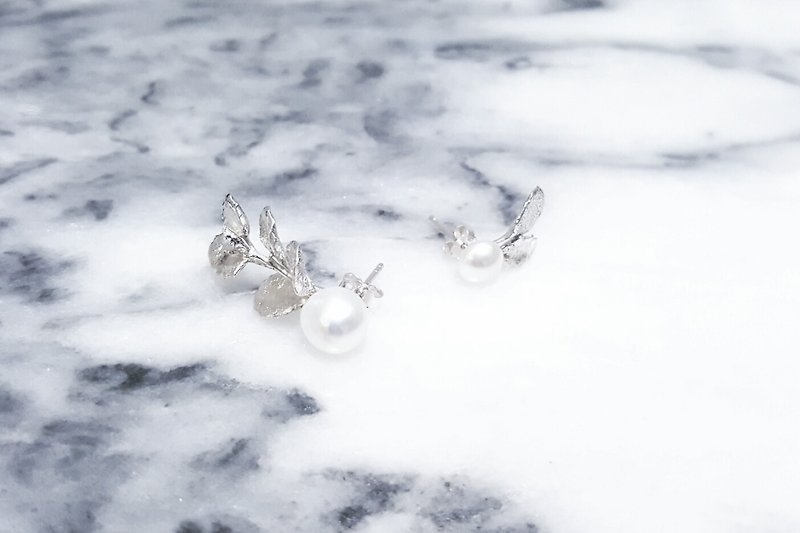 // Plant on ears // succulents freshwater pearl sterling silver earrings ear bone asymmetry limit one pair of rings - Earrings & Clip-ons - Other Metals White