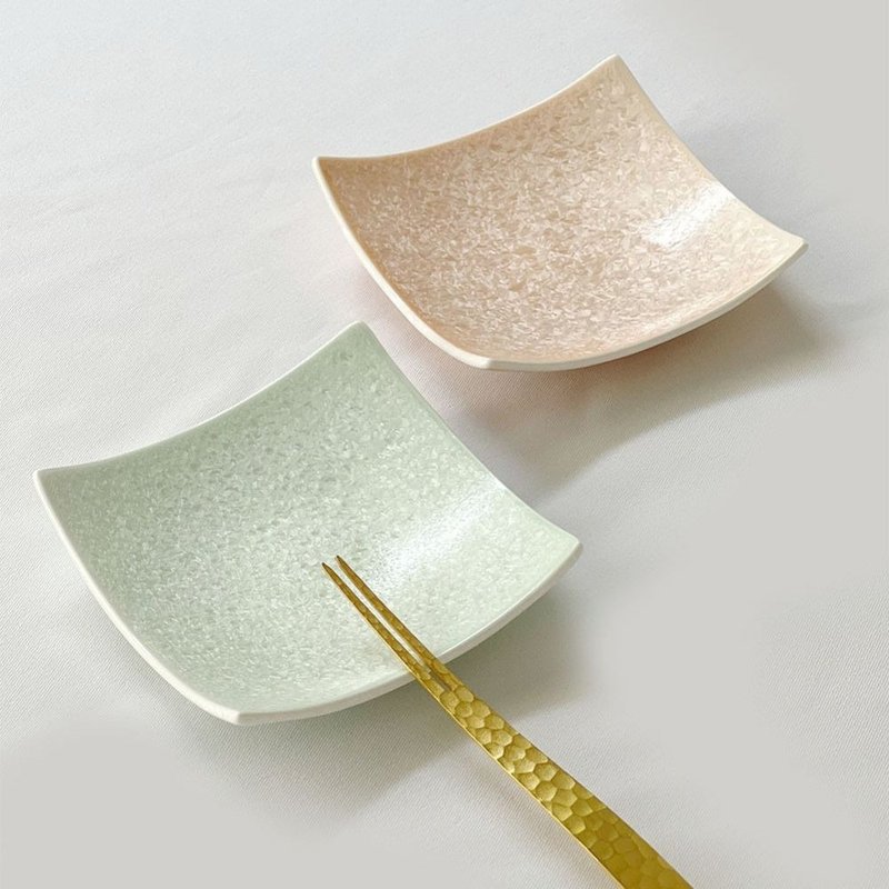 [Out of print, 64% off] SAKU Crystal Glaze Curved Square Plate - จานและถาด - เครื่องลายคราม หลากหลายสี