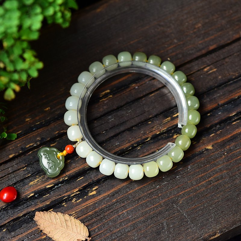 The best natural Hetian jade old pit material clear water gradient color old bead bracelet jade is delicate and shiny - สร้อยข้อมือ - หยก 