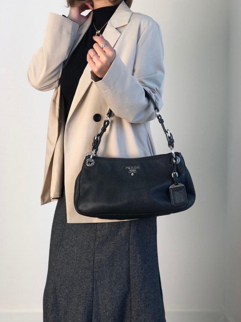 【 日本直送 名牌中古包 】PRADA 普拉達 側背包 黑色 Logo 皮革  полу-сумка vintage 古著 j4hmuw - 側背包/斜背包 - 真皮 黑色