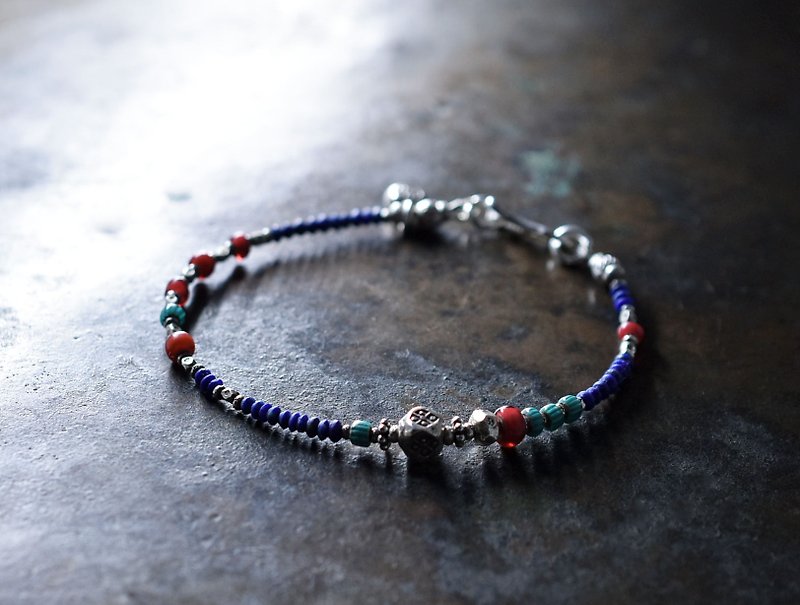 Delicate bracelet of lapis and turquoise chevron beads, gold red white hearts, and Karen Silver - สร้อยข้อมือ - เครื่องเพชรพลอย สีน้ำเงิน