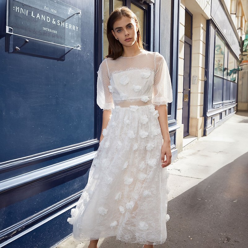 [Newly launched] Claire Midsummer Feelings Three-dimensional Flower Lace Puff Skirt Light Dress - Evening Dresses & Gowns - Other Man-Made Fibers White