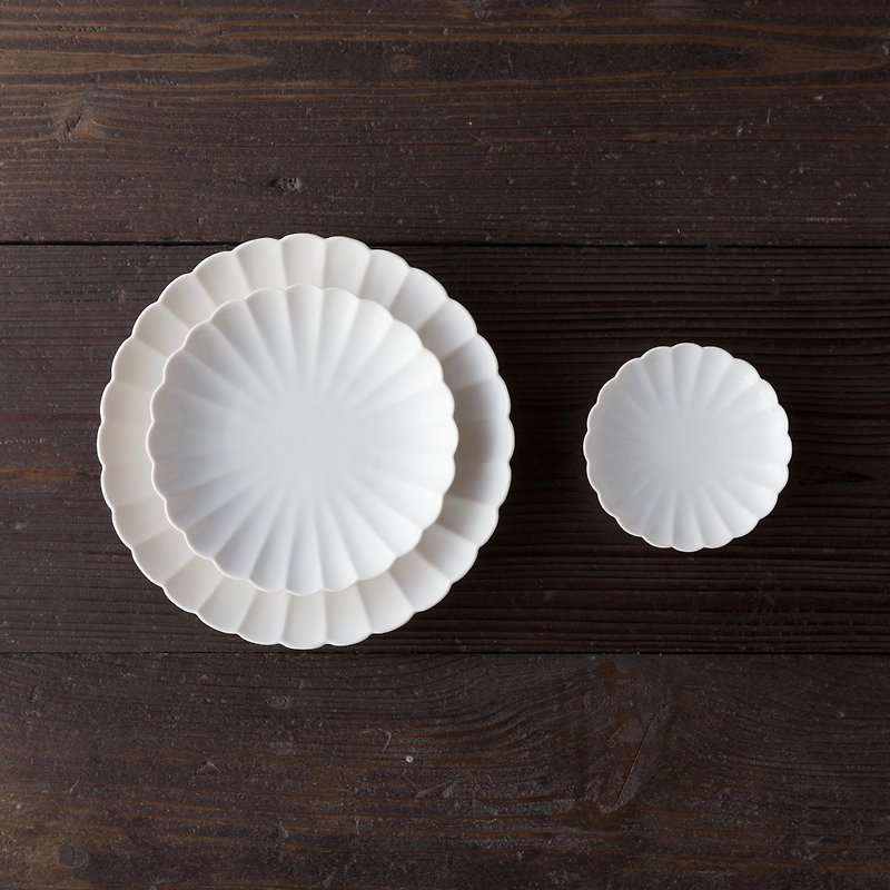 JICON chrysanthemum - Plates & Trays - Porcelain White