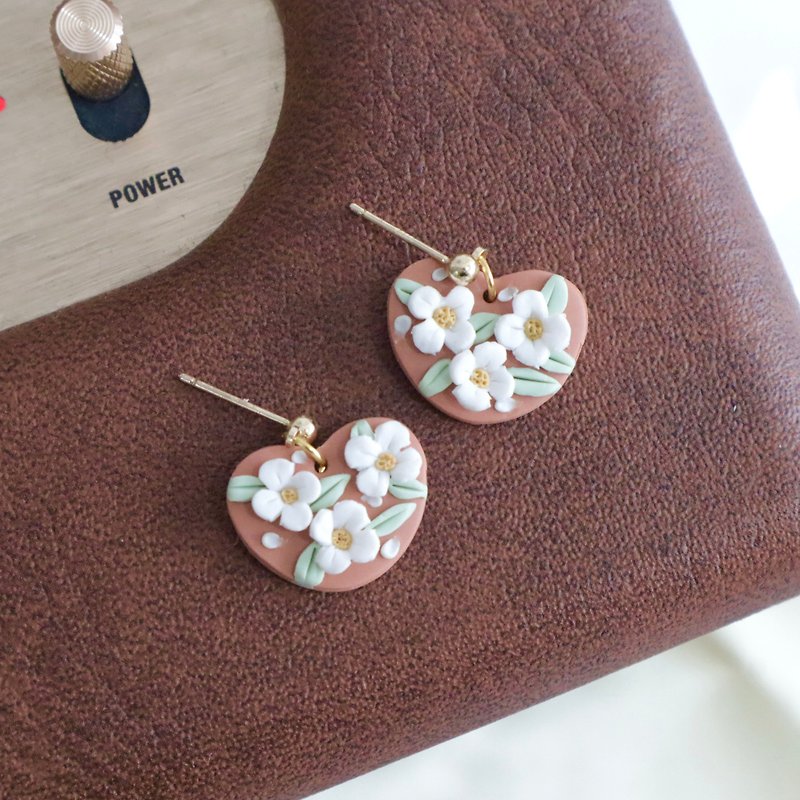 ONNIZZANG | Heart Shape White Flowers Polymer Clay Earrings - Earrings & Clip-ons - Clay Orange