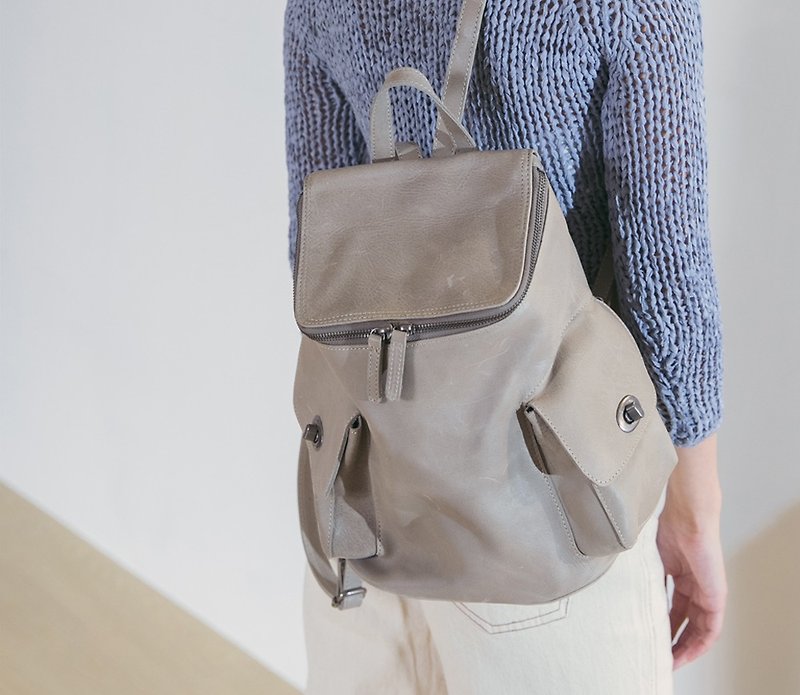 U-tube bilateral zipper multi-sandwich leather backpack Khaki - กระเป๋าเป้สะพายหลัง - หนังแท้ สีกากี