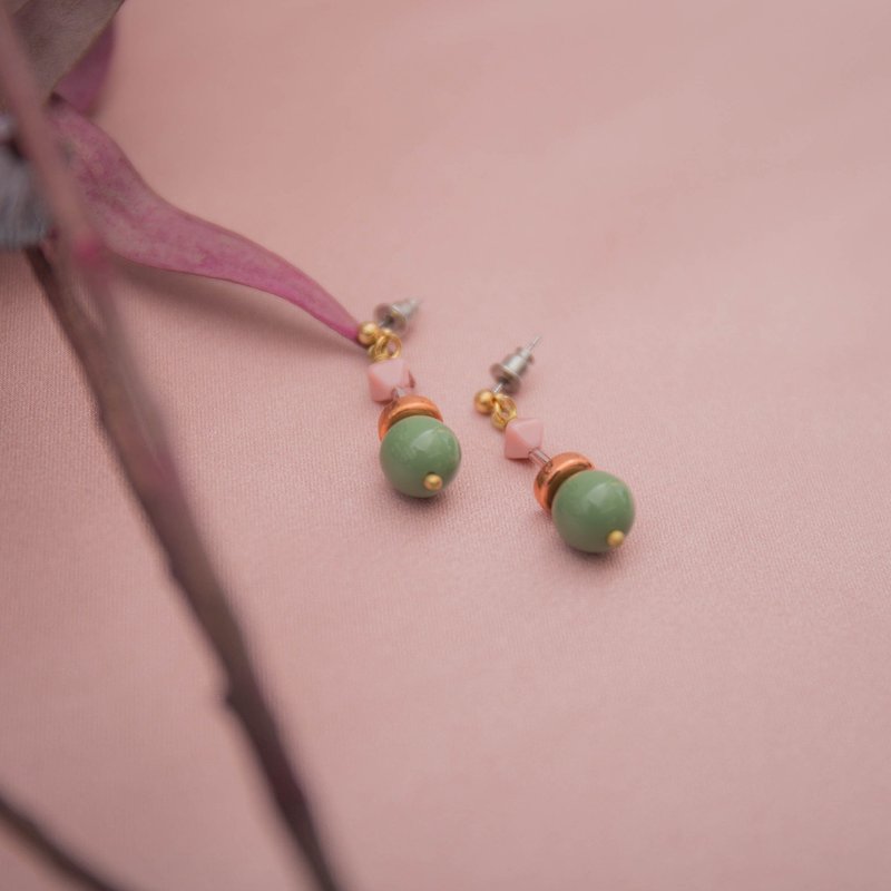 Dusty Rose and Green Snowman Earrings - ต่างหู - โลหะ สึชมพู