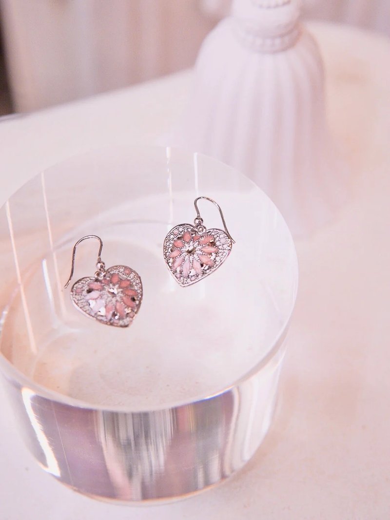 Ritual gift for girls—mysterious hollow pink and black heart-shaped earrings - ต่างหู - วัสดุอื่นๆ 