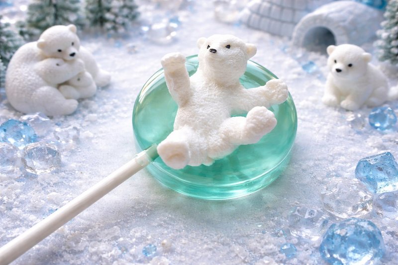 Sugar Sculpture Lollipop – Arctic Hug Bear - Snacks - Fresh Ingredients Blue