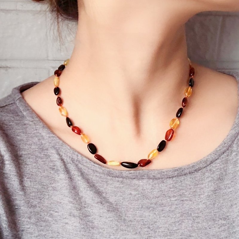 Pure natural bean-shaped amber necklace special type - สร้อยคอ - เครื่องเพชรพลอย หลากหลายสี