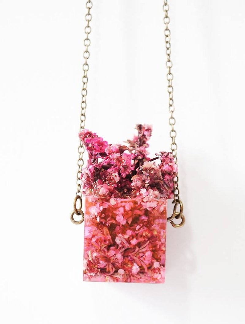 Colour Freak Studio Pink Dried Flower Necklace / Out of the Box Series - สร้อยคอ - พืช/ดอกไม้ สึชมพู
