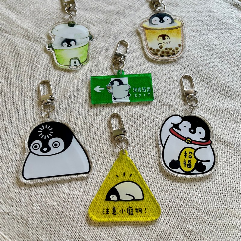 小廢物企鵝 壓克力吊飾 - 吊飾/掛飾 - 塑膠 多色