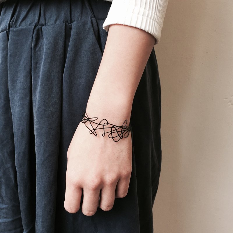 塗鴉手鏈 / Doodle bracelet / Line Drawing collection - 手鍊/手環 - 其他金屬 黑色
