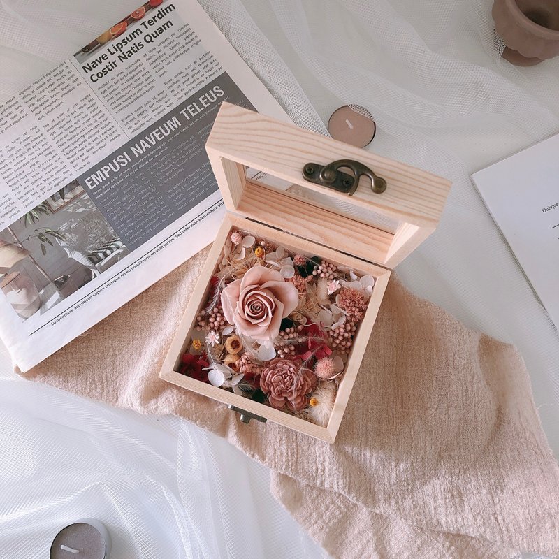 Eternal Flower Wooden Box Customized Engraved Ring Box Home Decoration - ช่อดอกไม้แห้ง - พืช/ดอกไม้ สีน้ำเงิน