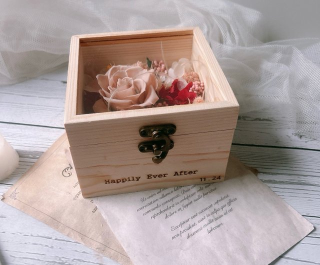 家の装飾用に彫刻を施してカスタマイズされた不滅の花と木箱