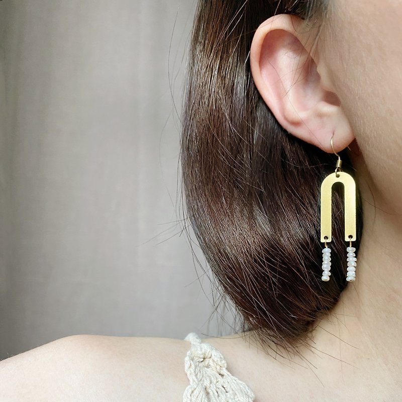 spark / pearl tassel earrings - Earrings & Clip-ons - Pearl Gold
