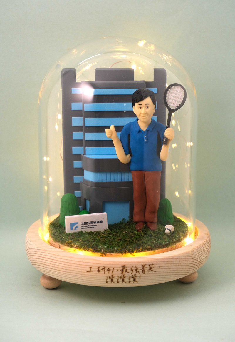 A small gift to commemorate retirement, with LED lighting effects inside, and customizable names. Customized character designs with photos are provided. - ของวางตกแต่ง - ดินเหนียว 