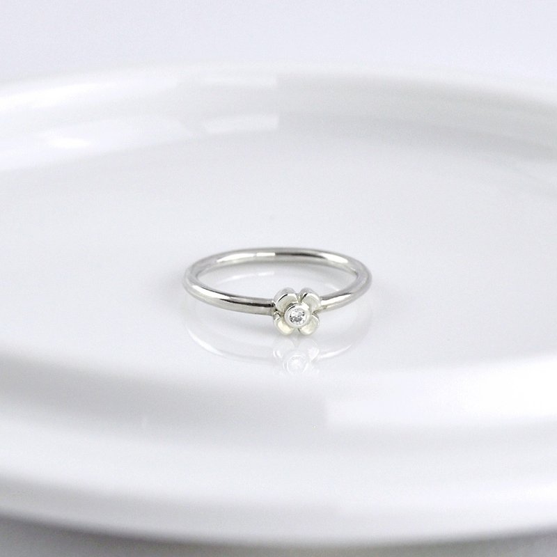 Sterling Silver Clover Pinky ring with CZ diamond - แหวนทั่วไป - เงินแท้ สีเงิน