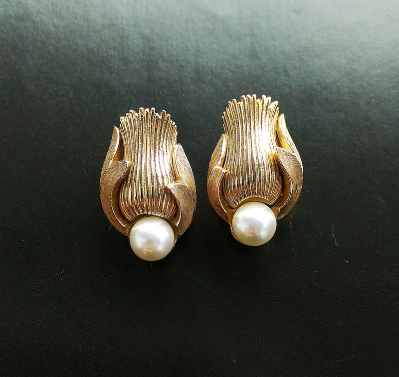 Vintage Jewelry 西洋古董飾品 TRIFARI 花卉 氣質 夾式耳環 - 耳環/耳夾/耳骨夾 - 其他金屬 金色