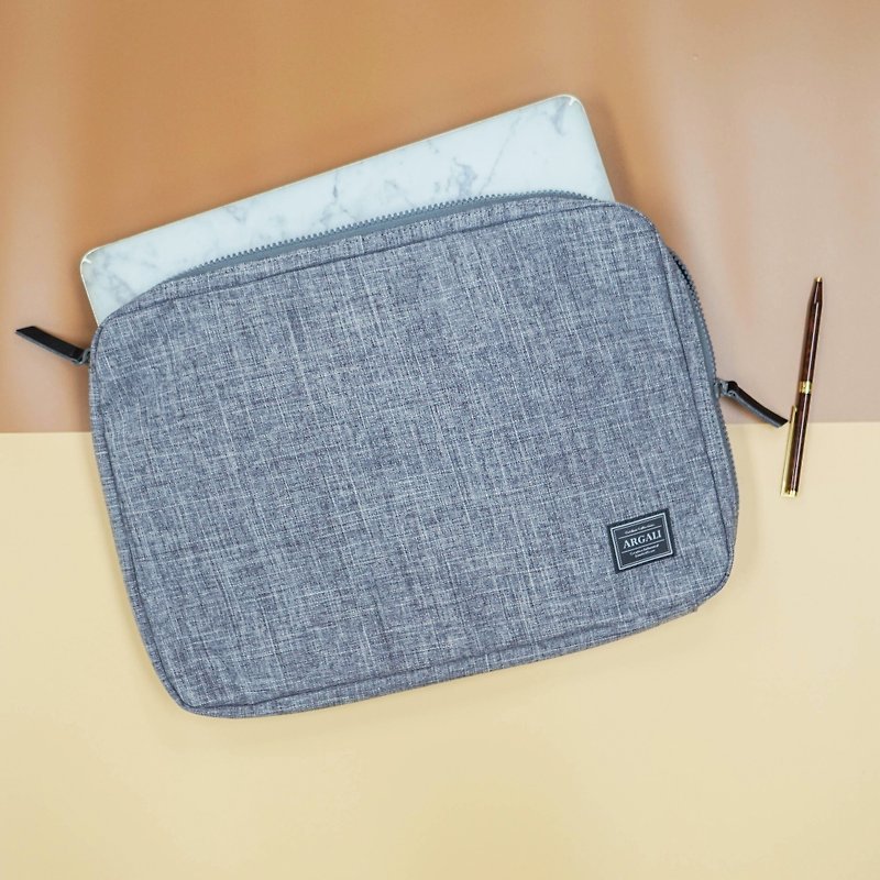 Argali Dhole Laptop Case Light Grey - กระเป๋าแล็ปท็อป - วัสดุอื่นๆ สีเทา