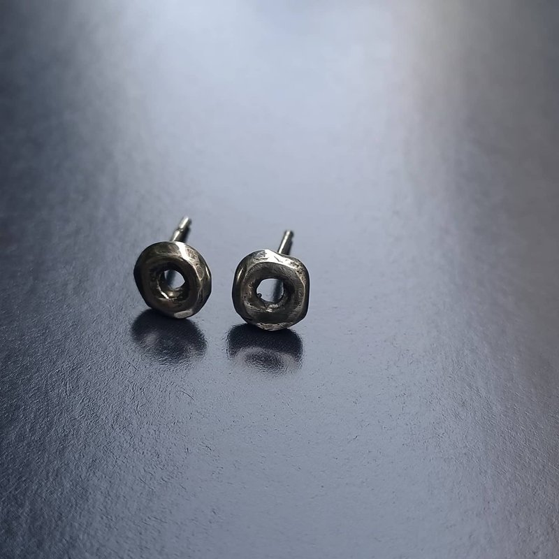 Sterling silver Ear studs Button - ต่างหู - เงิน สีดำ