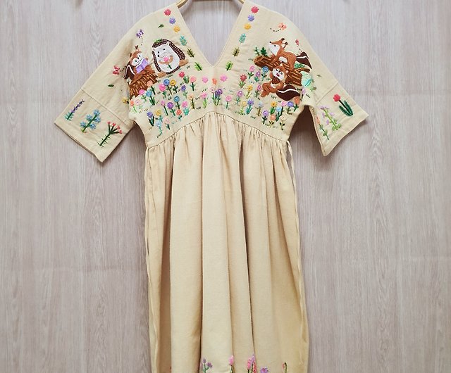 The Flower Queen Hand Embroidered Vintage Eastern European Folk Dres –  Honeywood