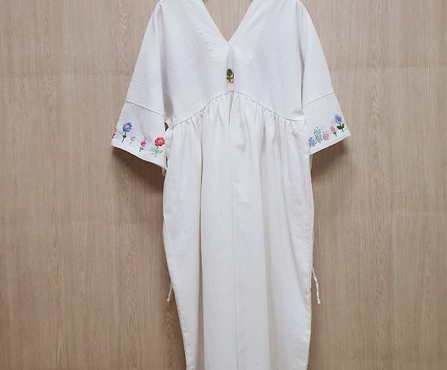 Embroidered Dress With Bird and Flowers, Hand Embroidery Dress for Women,  Tinythingsmadeuhappy -  Denmark