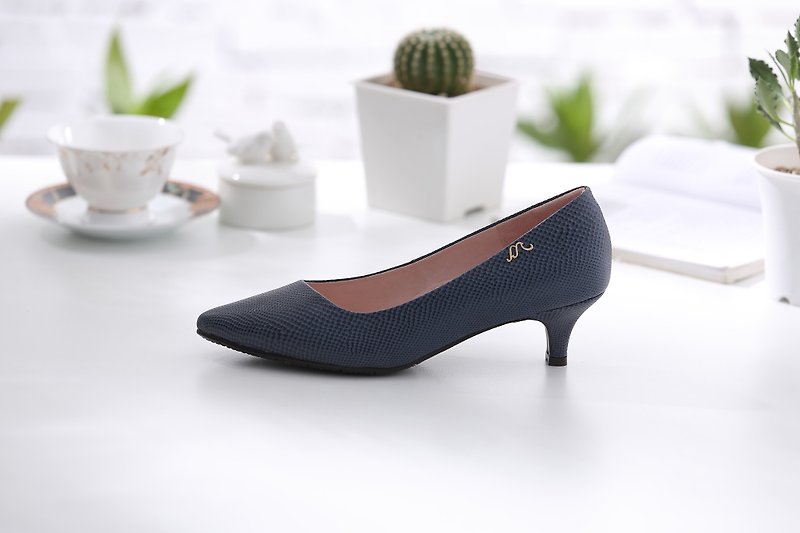 Athena-confident dark blue-snakeskin pointed leather low-heel shoes - รองเท้าส้นสูง - หนังแท้ สีน้ำเงิน