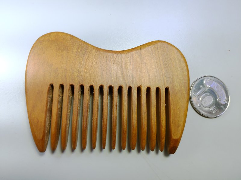 [Taiwan Xiao Nan] Shou Nan camel wood comb (middle) - เครื่องประดับผม - ไม้ 