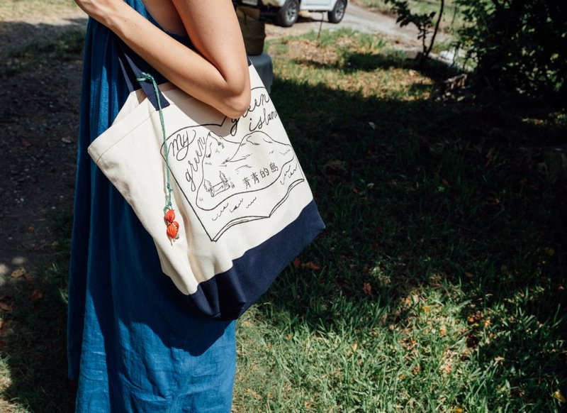 青青的島 書店一週年紀念帆布袋 大尺寸旅行帆布肩背袋 - 手提包/手提袋 - 棉．麻 