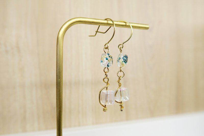 OUD Original-14Kgf-White Crystal Beads-Aquamarine Shells Drop Earring/Clip-on - ต่างหู - เปลือกหอย สีเขียว