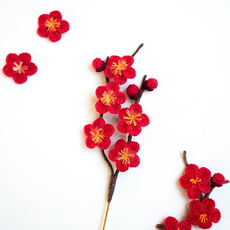 Red plum pin brooch (hat pin/handmade/lace knitting/made to order/winter/early spring/spring/ flower lover/red) - เข็มกลัด - งานปัก สีแดง