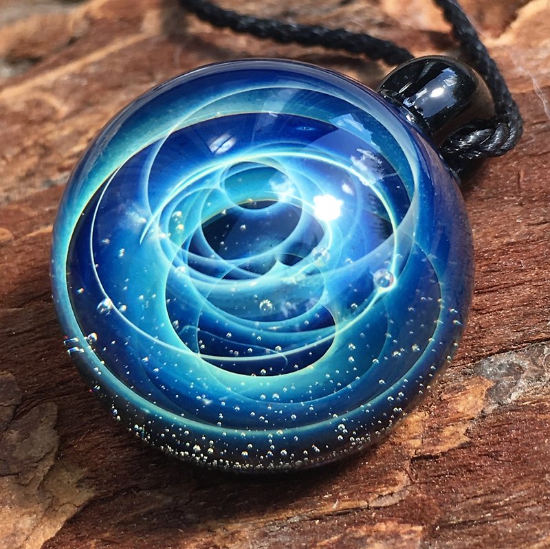 boroccus  Solid  A galaxy  A nebula  The image design  Thermal glass pendant. - Necklaces - Glass Blue
