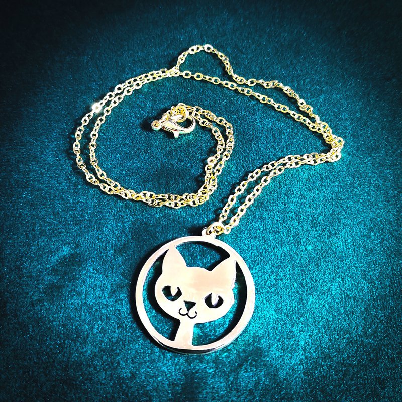 Cute cat in round shape pendant  : Amore Accessories - 項鍊 - 銅/黃銅 銀色