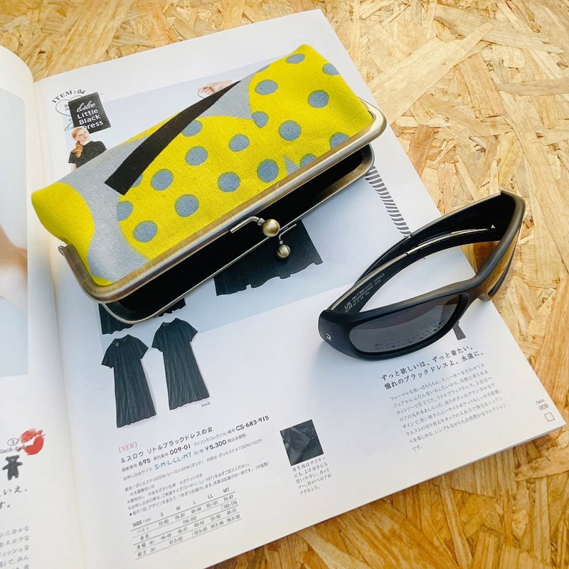 Kiss lock bag/glasses bag/pencil bag/cosmetic bag/gift/Made in Taiwan [Yellow Waltz] - กระเป๋าใส่เหรียญ - ผ้าฝ้าย/ผ้าลินิน 