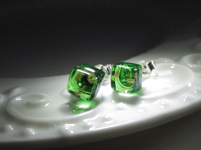 × | Gold Foil Series | × Glass Earrings - STI Grass Green - [] type - Earrings & Clip-ons - Glass Green