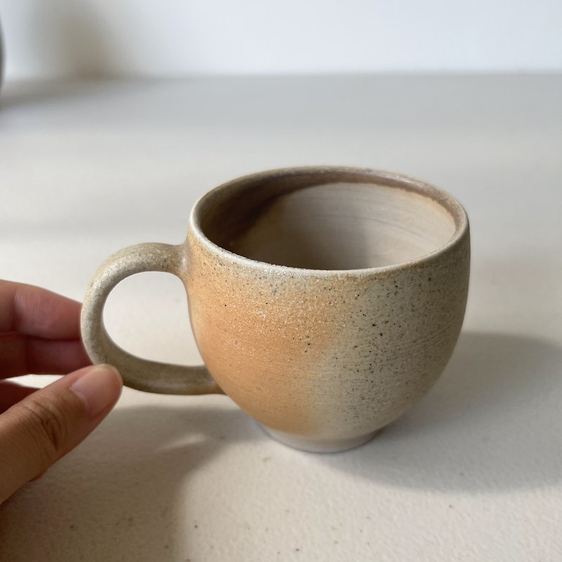 薪窯 手作りマグカップ フォグゴールド - マグカップ - 陶器 カーキ