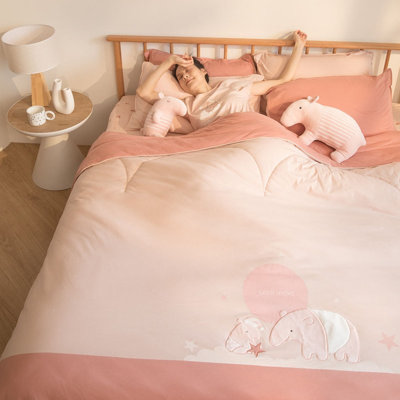 馬來貘 四季被-香檳粉 - 棉被/毛毯 - 棉．麻 粉紅色