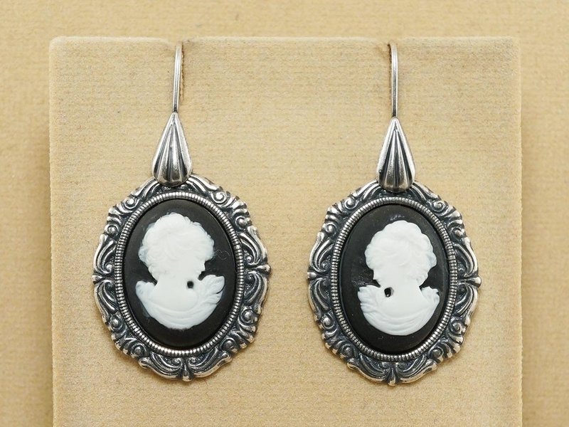 White on Black Lady Girl Cameo Silver Oval Victorian Earrings Woman Jewelry Gift - 耳環/耳夾/耳骨夾 - 其他材質 黑色