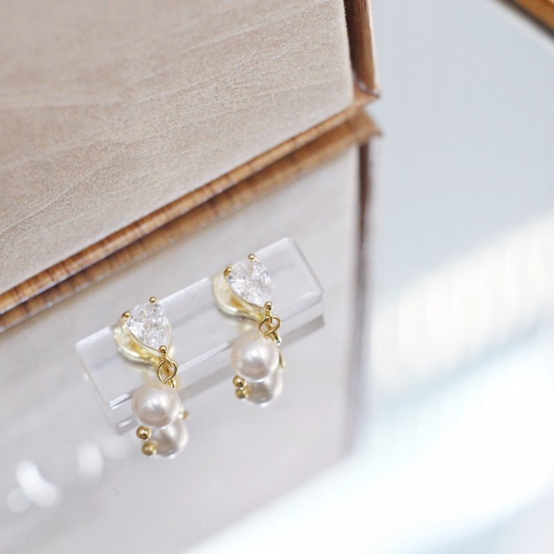 Starry River Clarity | Swarovski Pearl Earrings - ต่างหู - ไข่มุก ขาว