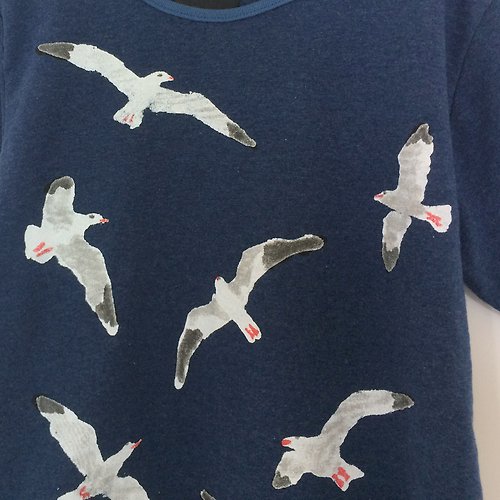WASHINGMACHINE’s vacation FREE BIRD / Seagulls Pattern / Short sleeve Crop Top // Dark Blue Navy T-Shirt