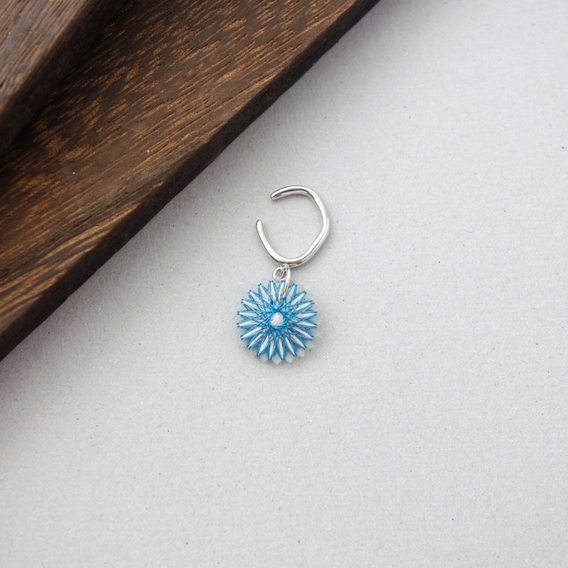 絹線製 野花耳骨夾 Wildflower Ear cuff | 藍色 | 免運費 - 耳環/耳夾/耳骨夾 - 絲．絹 藍色