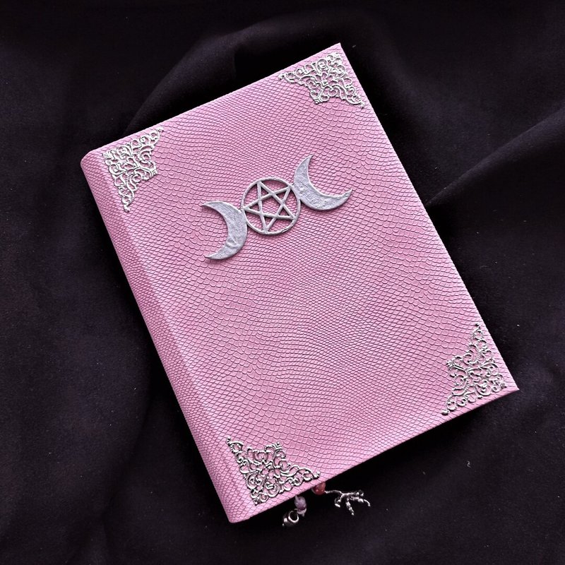 Pink new witch spell book Witchcraft grimoire journal with text Wicca begginer - สมุดบันทึก/สมุดปฏิทิน - กระดาษ สึชมพู