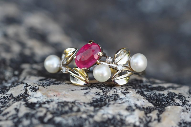 14k gold ring with ruby, pearls and diamonds. - 戒指 - 貴金屬 金色