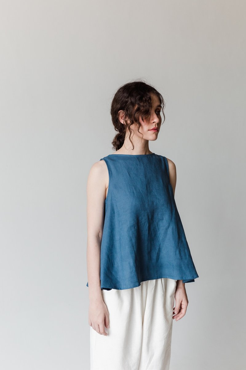 BOUQUET LINEN BLOUSE - DEEP OCEAN - เสื้อผู้หญิง - ผ้าฝ้าย/ผ้าลินิน สีน้ำเงิน